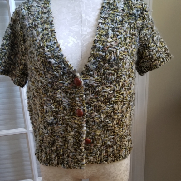 Wool cropped cardigan sweater. Size Medium. Hand Knit by Dollie, wood buttons - Picture 2 of 11